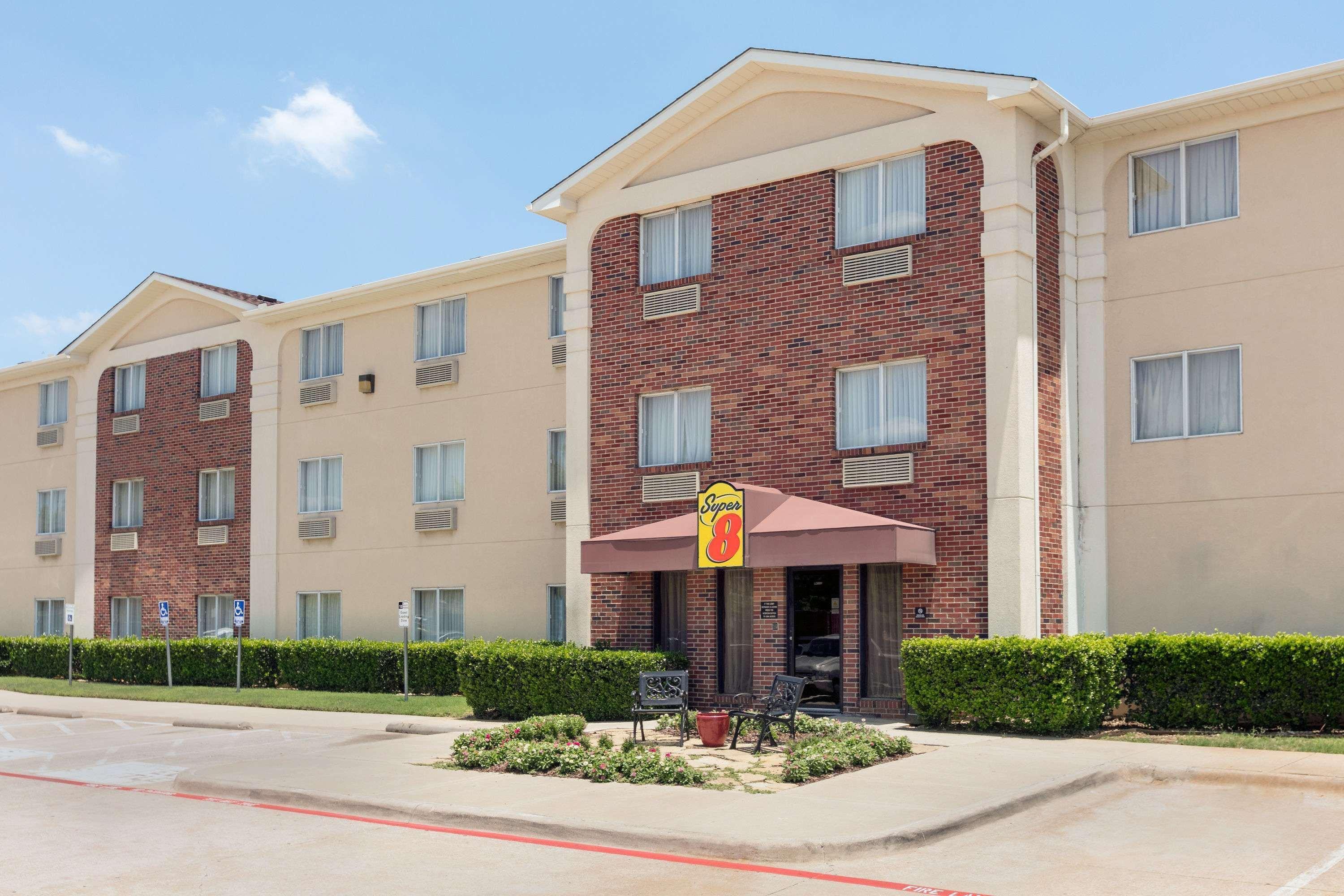 Super 8 By Wyndham Grapevine/Dfw Airport Northwest Otel Dış mekan fotoğraf
