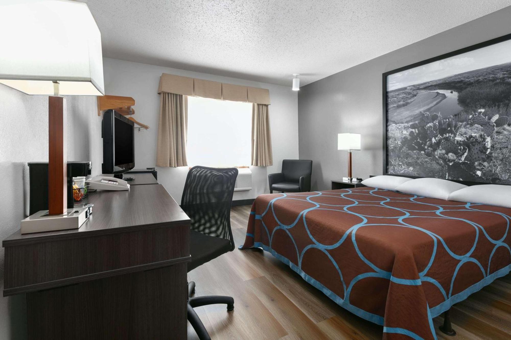 Super 8 By Wyndham Grapevine/Dfw Airport Northwest Otel Dış mekan fotoğraf
