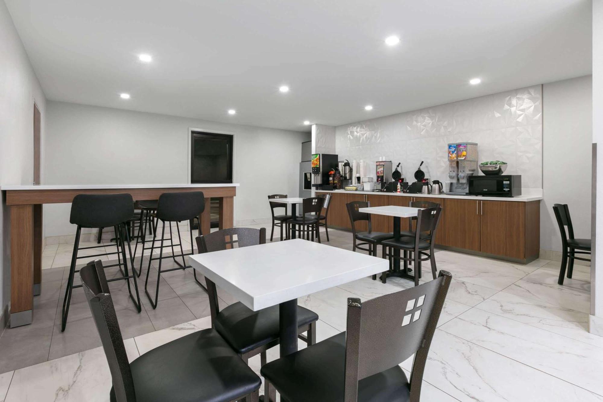 Super 8 By Wyndham Grapevine/Dfw Airport Northwest Otel Dış mekan fotoğraf