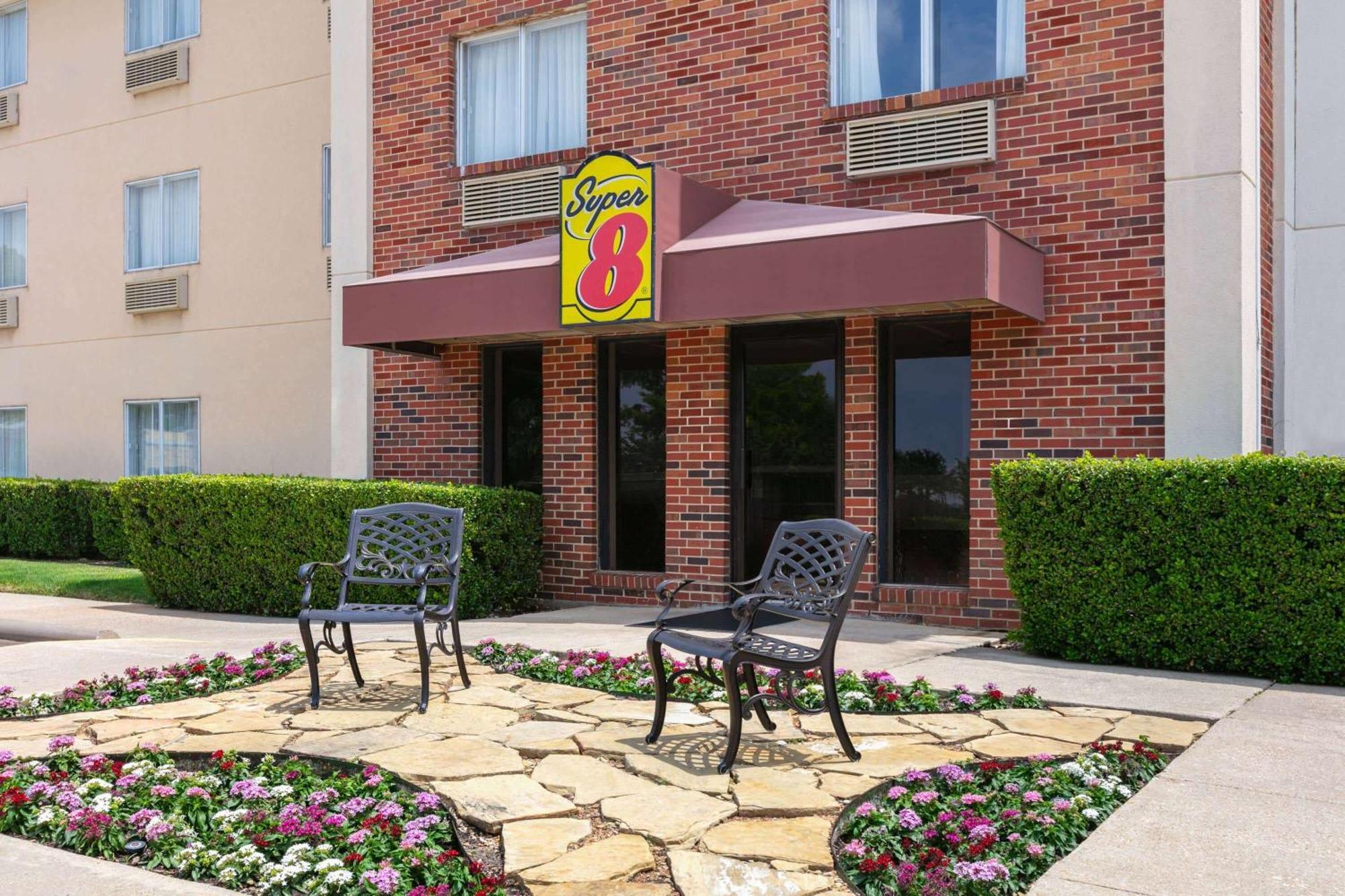 Super 8 By Wyndham Grapevine/Dfw Airport Northwest Otel Dış mekan fotoğraf