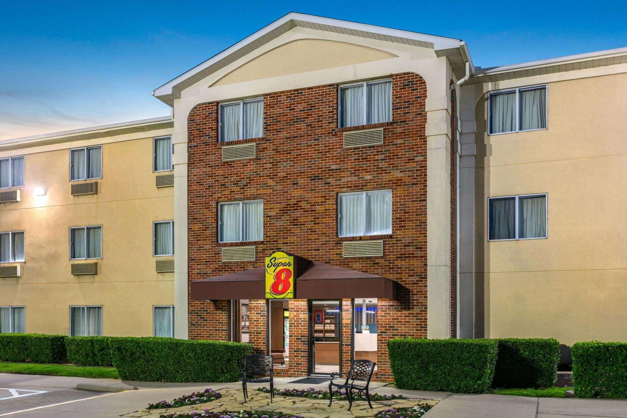 Super 8 By Wyndham Grapevine/Dfw Airport Northwest Otel Dış mekan fotoğraf